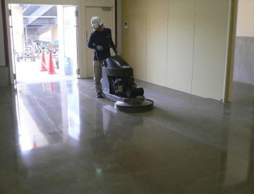 ポリッシュコンクリートメンテナンス(再研磨)